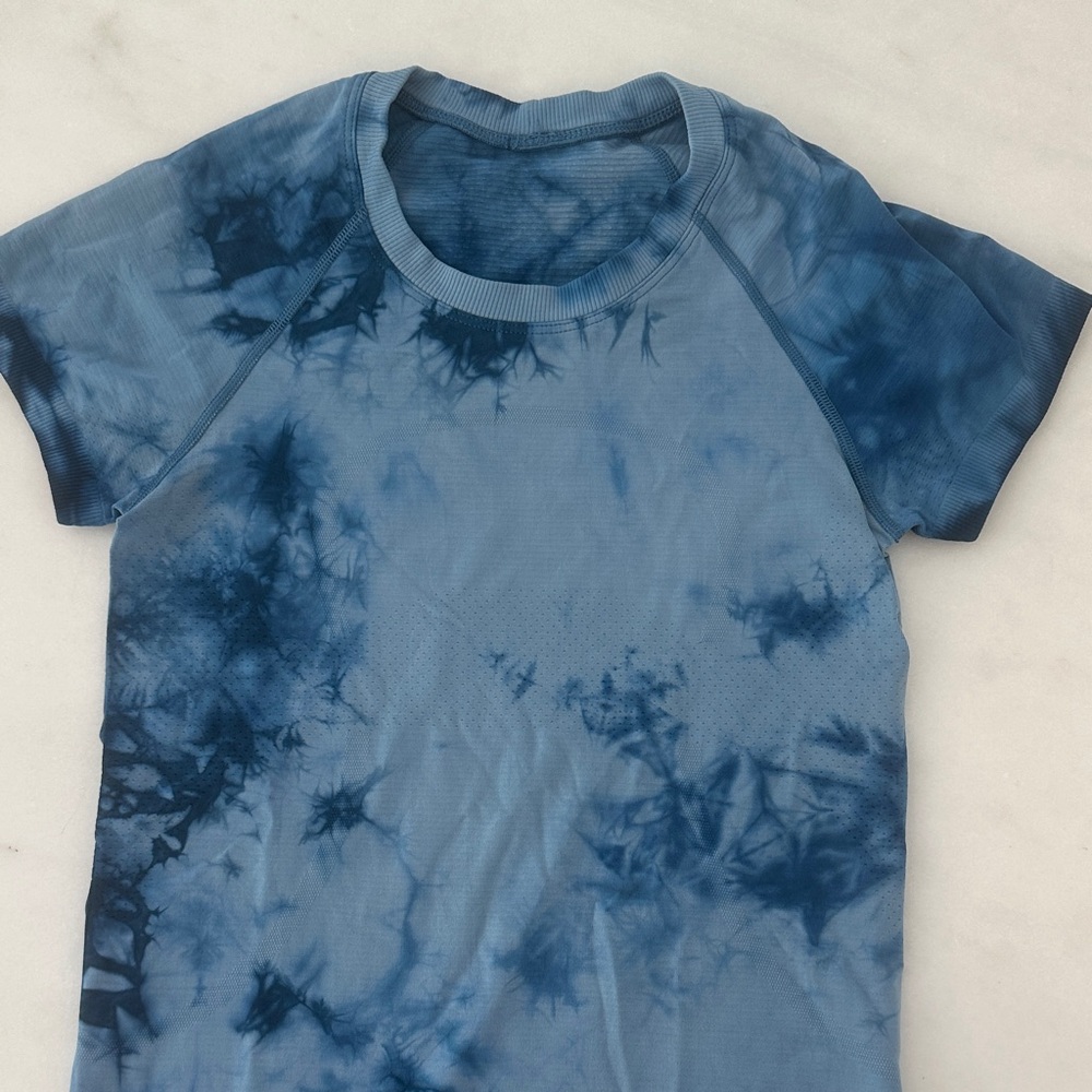 Lululemon Athletica Blue Patterned Tee